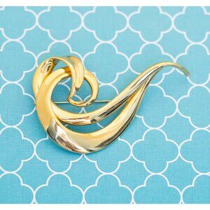 Vintage Golden Waves Brooch by Avon - R28